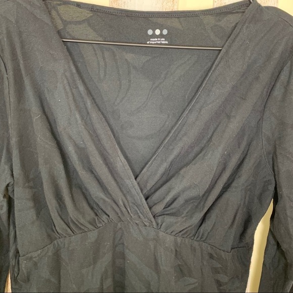 Three Dots Black Embossed V-Neck Long Sleeve shirt Womens M - Picture 3 of 8
